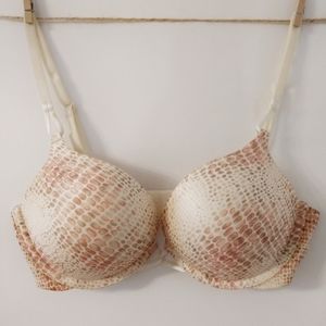 Victoria's Secret Miraculous Plunge push-up bra